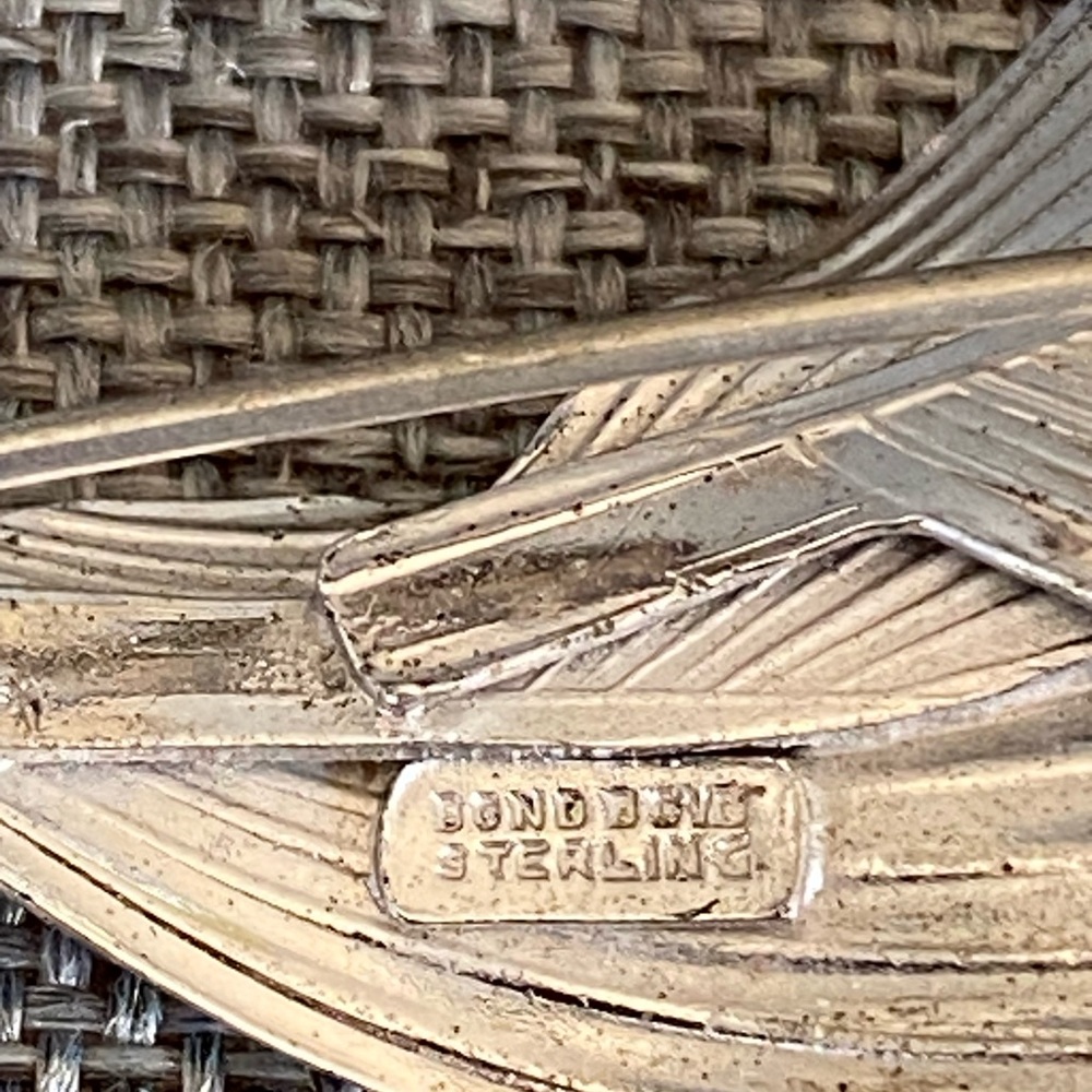 Elegant Sterling Silver Leaf Brooch - Picture 3 of 5